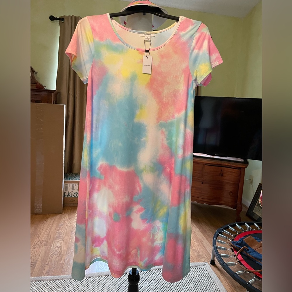 Women's T-shirt Dress Sz Small Pink Blue Yellow  comes with Free Sun Visor NWT